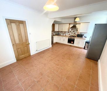 3 bedroom end of terrace house to rent - Photo 6