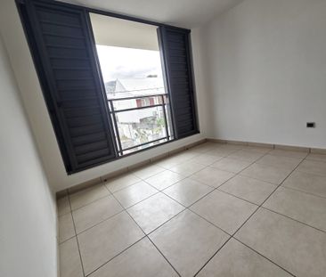 Location Appartement 3 pièces 66m² ST DENIS 97400 - Photo 2