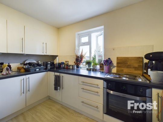 Bath Road, Cippenham, Slough,SL1 - Photo 1