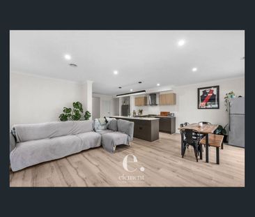 Spacious, Convenient & Energy Efficient | Solar Panels & Battery St... - Photo 2