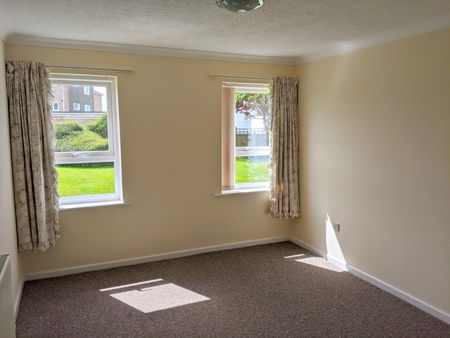 2 bedroom flat to rent Waterford Place, Highcliffe - Photo 5