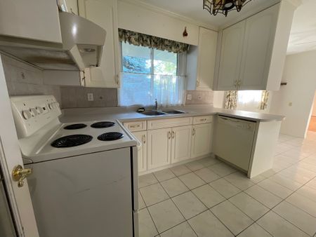 For Lease - 46 Croydon Drive, St. Catharines, Ontario - Photo 2