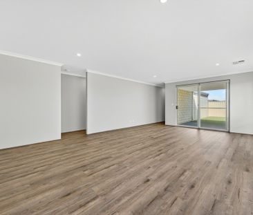 Coastal Living Meets Modern Comfort. - Photo 1