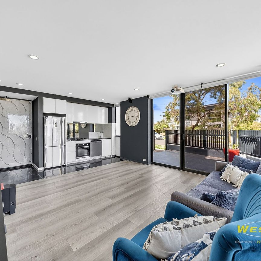 Stylish Marina Living with Private Courtyard - Furnished Option also Available - Photo 1