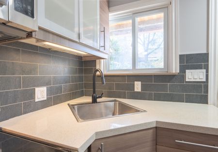 For Lease - 695 Woodbine Avenue Unit# LOWER, Toronto, Ontario - Photo 3