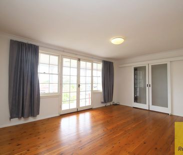 Three Bedroom Family home - Photo 2