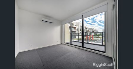 Spacious 5-Bedroom Townhouse Sanctuary - Photo 3