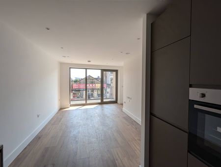 2 Bed Flat, Oto Tower, IG3 - Photo 3