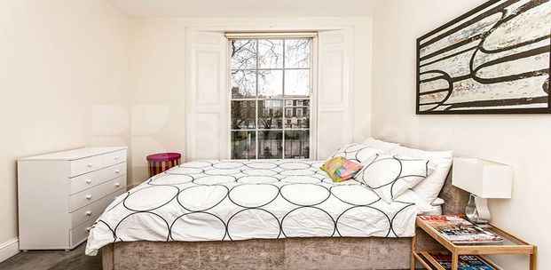 Stunning two bed set within a period house in zone 1 location - Photo 1