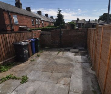 3 bed Terraced - To Let - Photo 2
