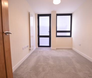 2 bed flat to rent in Post Office Road, Bournemouth, BH1 - Photo 1