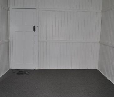 CHARMING 2 BEDROOM UNIT - Photo 2