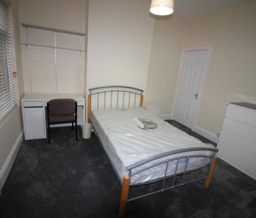 4 bedroom terraced house to rent - Photo 3