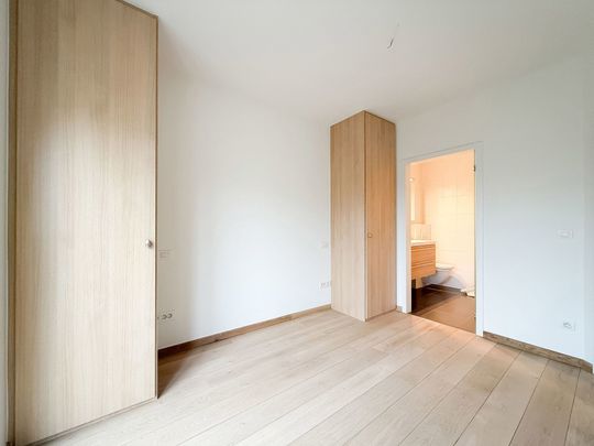 Zonnig, ongemeubeld appartement, gelegen op de Dumortierlaan - Photo 1