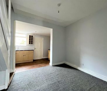 2 bedroom end of terrace house to rent - Photo 6