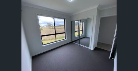 Brand New Modern Home in Menangle Park,2 Rooms Granny Flat Available June 2025 - Photo 4