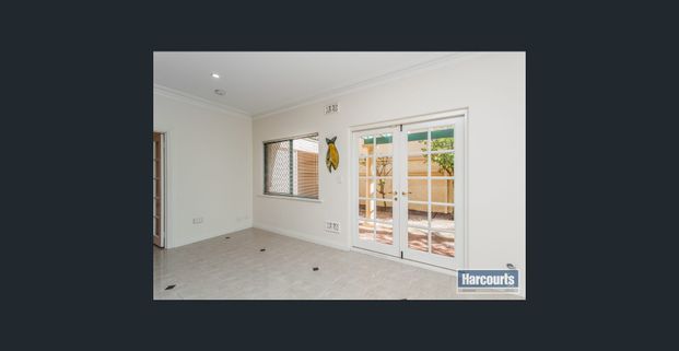 4 Bed 2 Bath Townhouse in Applecross - Photo 1