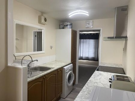 2 bedroom flat to rent - Photo 5