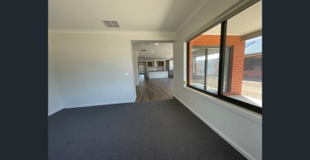 FOUR BEDROOM HOME ! - Photo 2