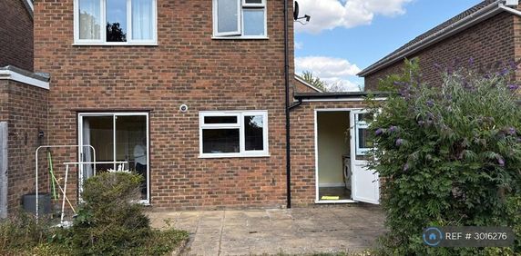 3 bedroom terraced house to rent - Photo 2
