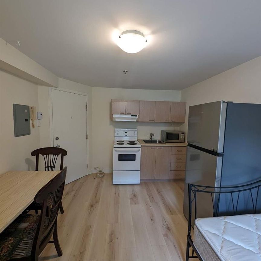 LOFT TOUT INCLUS (WIFI MEUBLES CHAUF ECL) - Photo 1