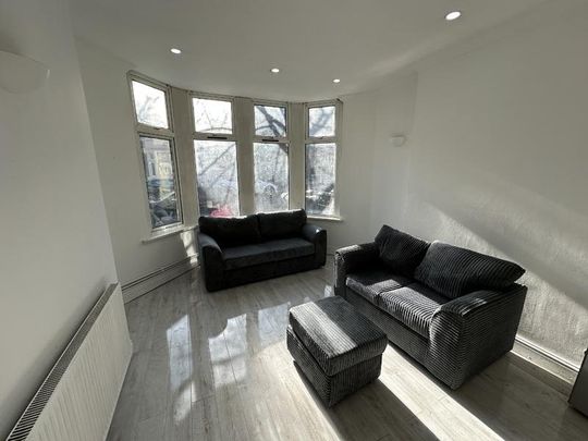 4 bedroom flat to rent - Photo 1