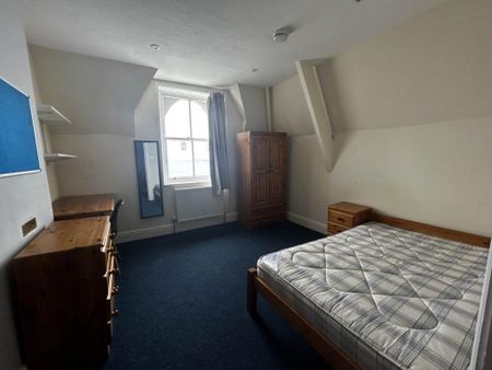 4 bedroom flat to rent - Photo 2