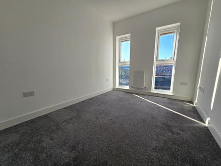 2 bedroom flat to rent - Photo 2