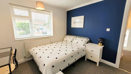 5 bedroom end of terrace house to rent - Photo 3