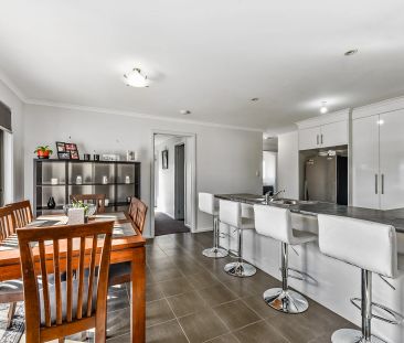 Modern and stylish three bedroom home! - Photo 5