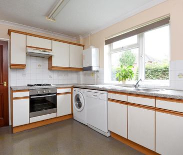 3 bedroom semi-detached house to rent - Photo 2