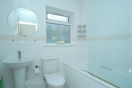 3 bedroom flat to rent - Photo 5