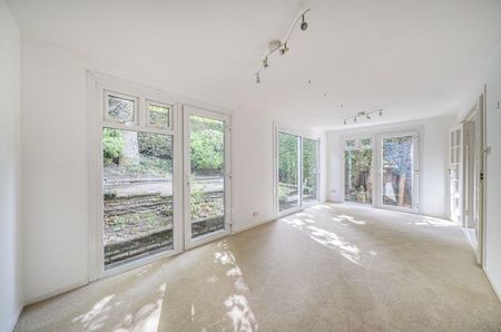 4 bedroom detached house to rent - Photo 2