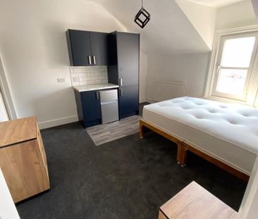 1 bedroom in a house share to rent - Photo 3