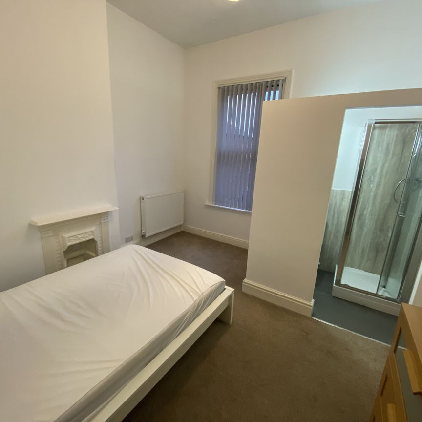 Room 5, 39, Broadgate, Preston - Photo 1