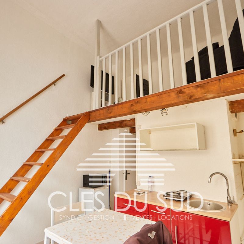 Location Studio meublé mezzanine Toulon proche Liberté - Photo 1