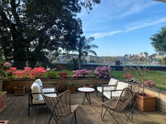 Darling Point - Photo 1