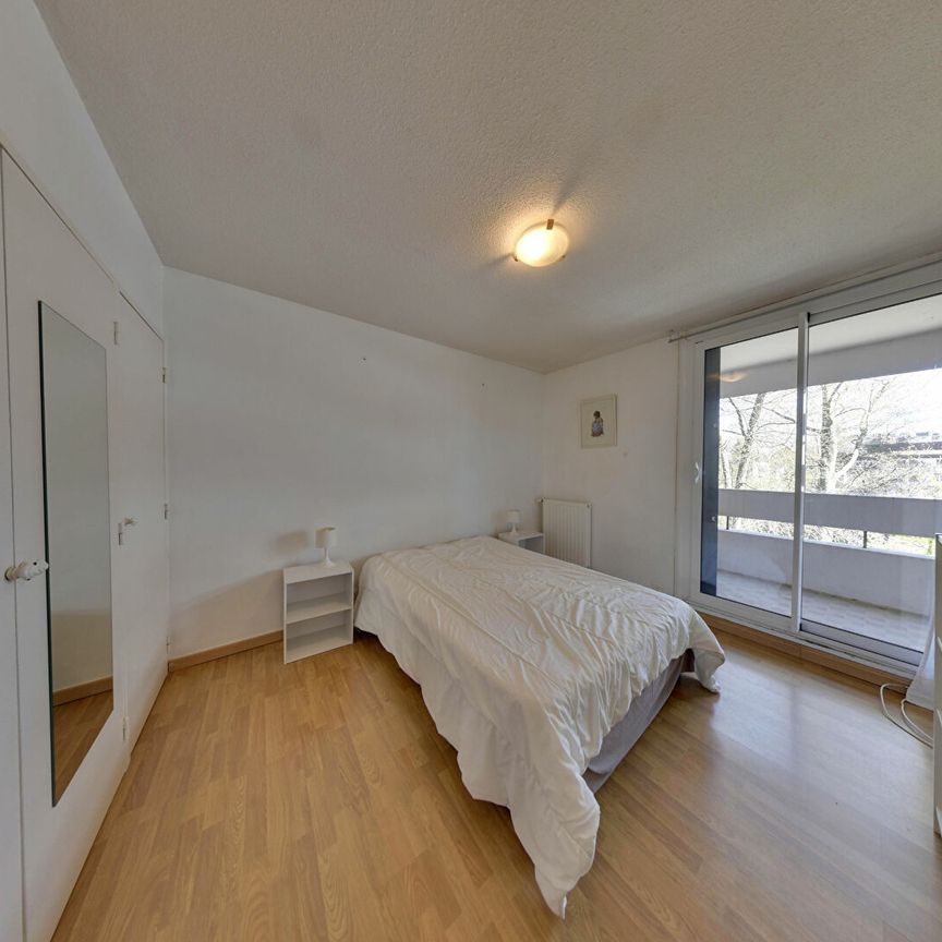 Entre Facs et Centre ville, en 4ème étage avec ascenseur, T4 entièrement meublé avec 20m² de Balcon, - Photo 1