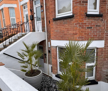 7 stunning Studio Flats in a great location for hospital staff - Photo 6