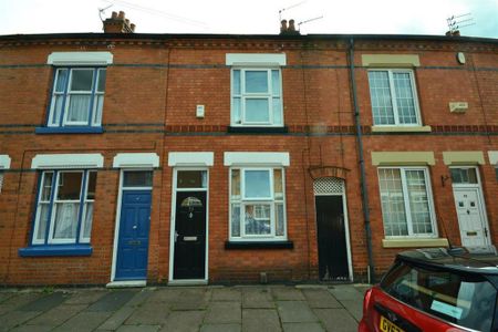 4 bedroom terraced house to rent - Photo 4