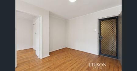 Modern One-Bedroom Apartment in Secure Complex – Unbeatable Location! - Photo 3