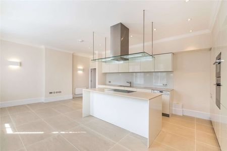 A beautiful third floor apartment (with lift) in a period building situated moments from Sloane Square and the amenities of Pavilion Road. - Photo 2