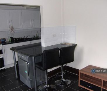 1 bedroom in a house share to rent - Photo 3