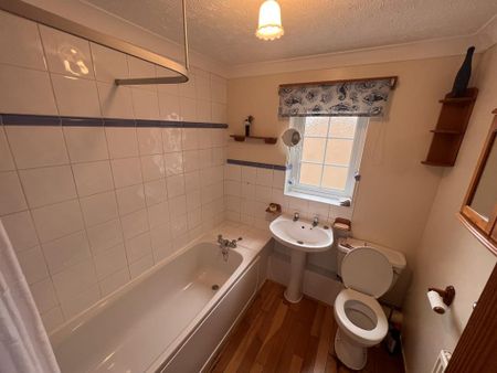 2 bedroom flat to rent - Photo 2