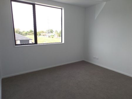 If you’re looking to be impressed, this three bedroom townhouse, set in the desirable suburb of Riccarton Park, is sure to tick all the boxes! - Photo 2