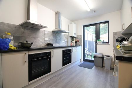 Kingsway, Hayes - Photo 3