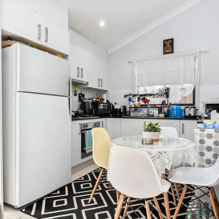 Modern 2 Bedroom Granny Flat - Photo 1