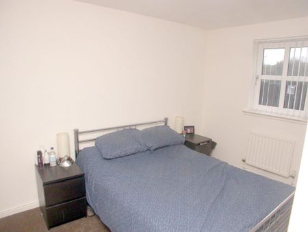 2 bedroom ground floor flat to rent - Photo 2