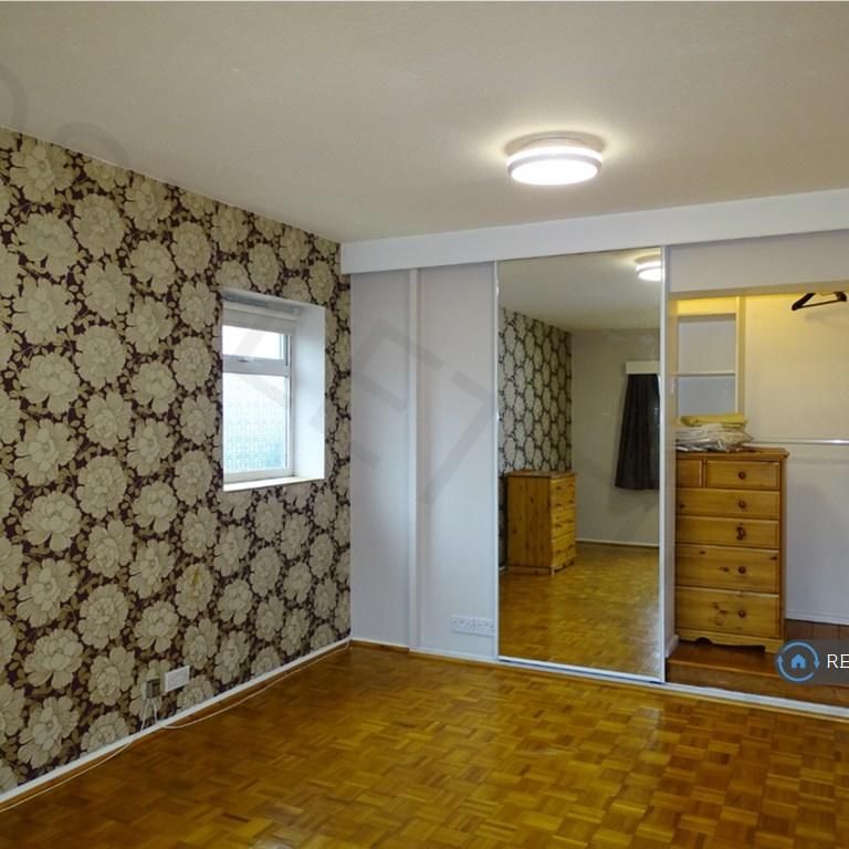 5 bedroom detached house to rent - Photo 1