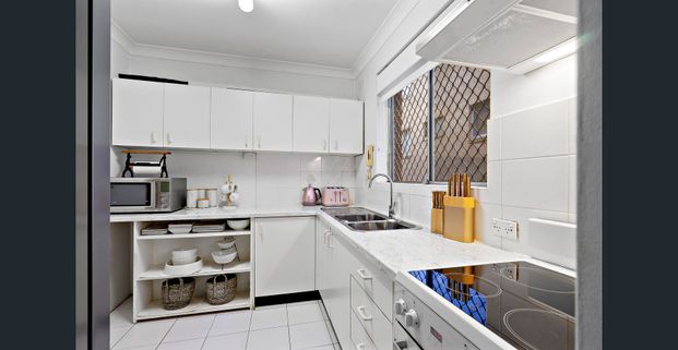 Well-Presented 2 Bedroom Unit - Photo 1